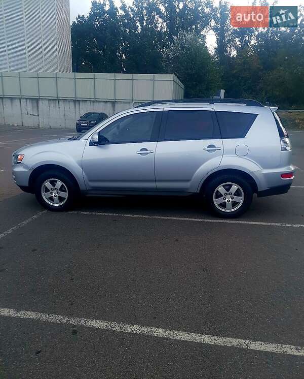 Внедорожник / Кроссовер Mitsubishi Outlander 2012 в Киеве