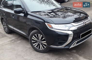 Внедорожник / Кроссовер Mitsubishi Outlander 2018 в Каменец-Подольском