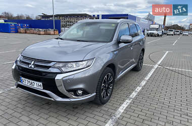 Позашляховик / Кросовер Mitsubishi Outlander 2016 в Коломиї