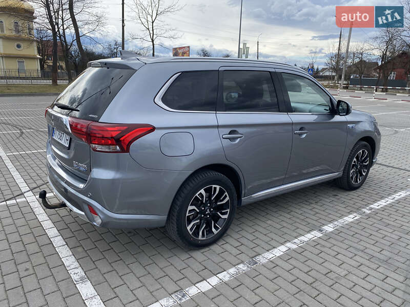 Позашляховик / Кросовер Mitsubishi Outlander 2016 в Коломиї