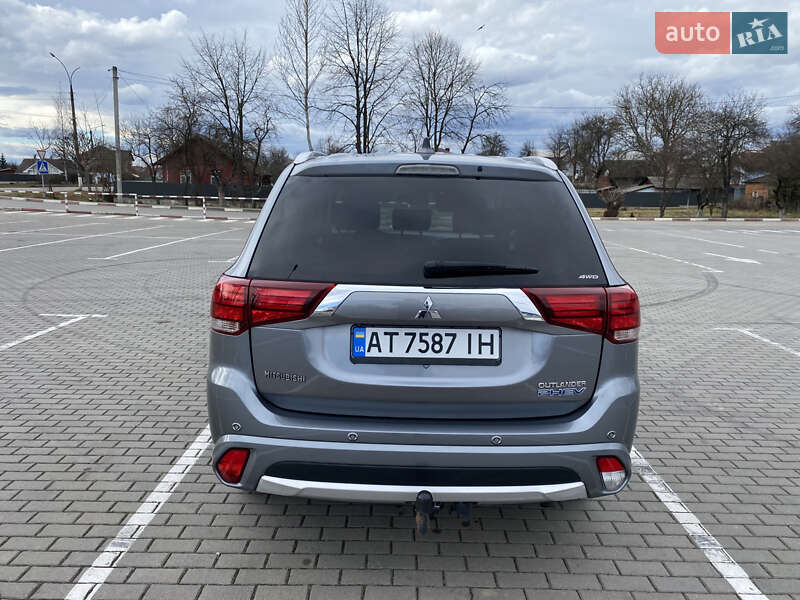 Позашляховик / Кросовер Mitsubishi Outlander 2016 в Коломиї