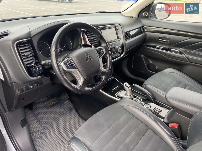 Позашляховик / Кросовер Mitsubishi Outlander 2016 в Коломиї