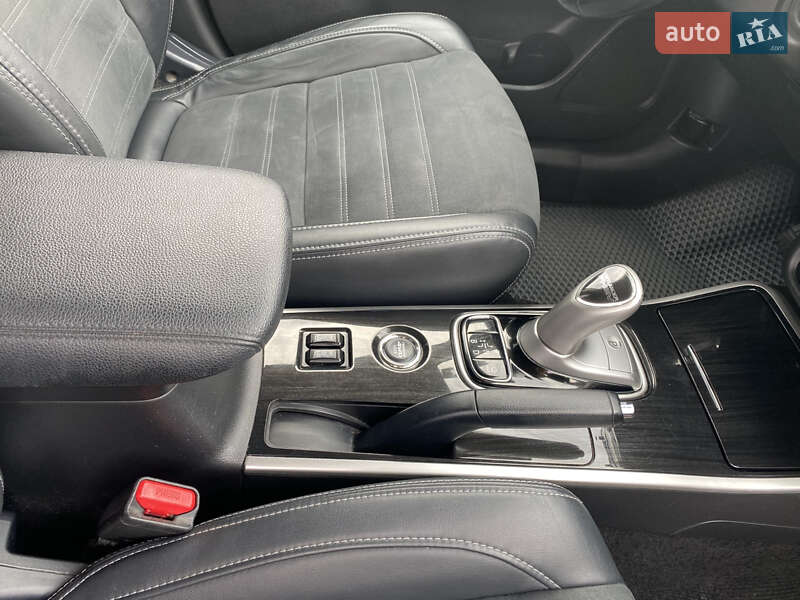 Позашляховик / Кросовер Mitsubishi Outlander 2016 в Коломиї