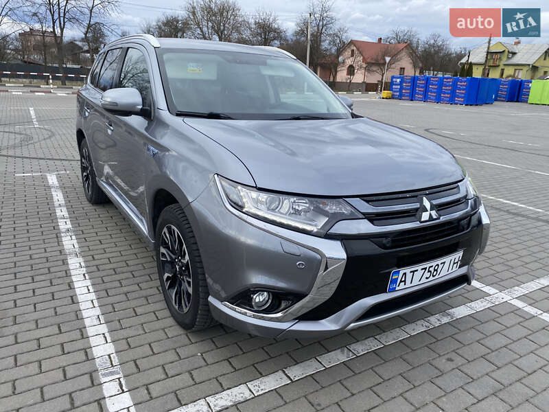 Позашляховик / Кросовер Mitsubishi Outlander 2016 в Коломиї