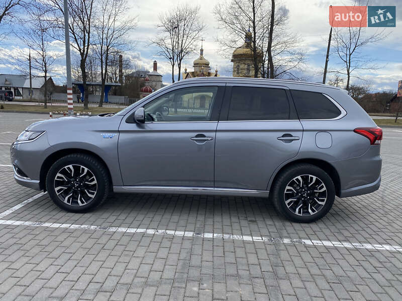 Позашляховик / Кросовер Mitsubishi Outlander 2016 в Коломиї