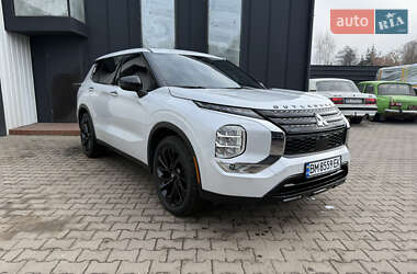 Внедорожник / Кроссовер Mitsubishi Outlander 2022 в 
