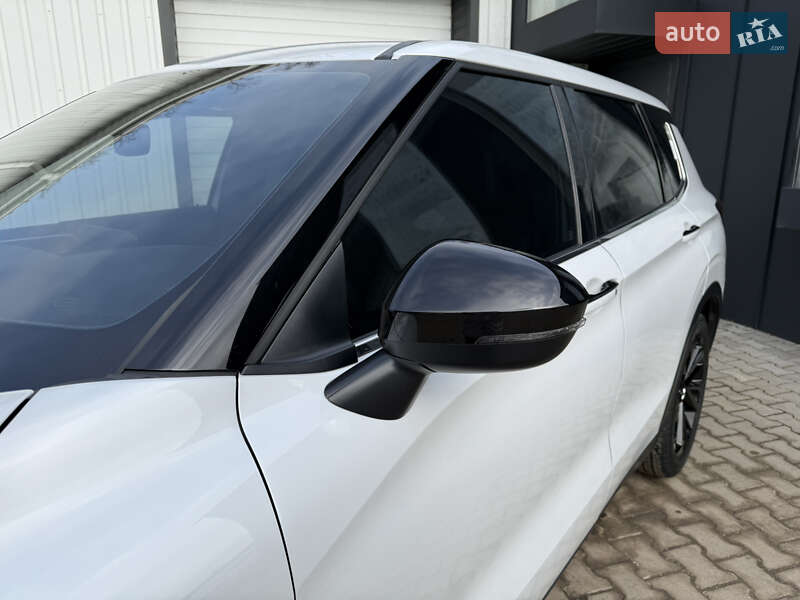 Позашляховик / Кросовер Mitsubishi Outlander 2022 в Києві
