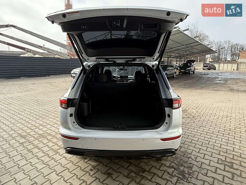 Позашляховик / Кросовер Mitsubishi Outlander 2022 в Києві