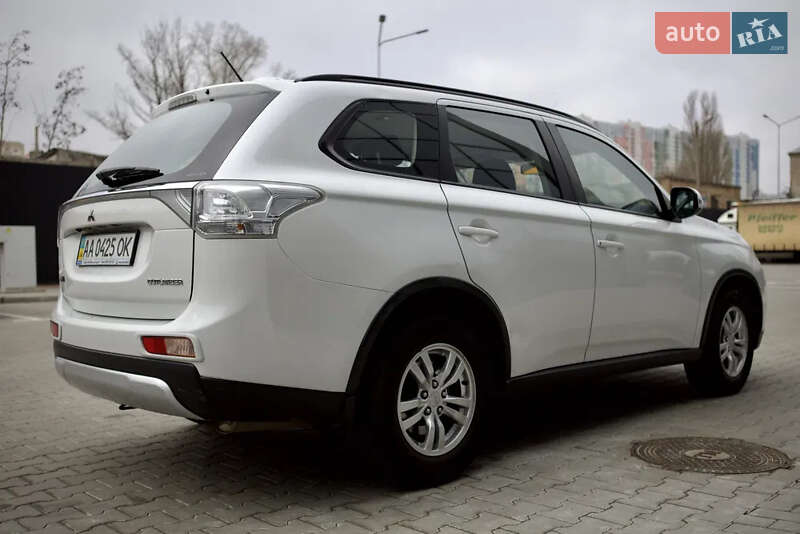 Внедорожник / Кроссовер Mitsubishi Outlander 2014 в Киеве