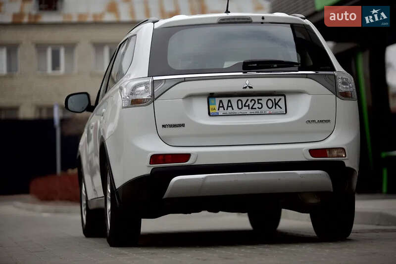 Внедорожник / Кроссовер Mitsubishi Outlander 2014 в Киеве