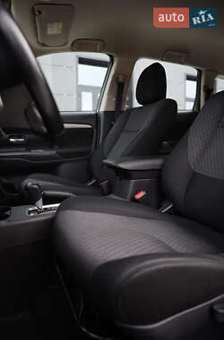 Внедорожник / Кроссовер Mitsubishi Outlander 2014 в 