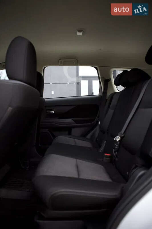 Внедорожник / Кроссовер Mitsubishi Outlander 2014 в Киеве