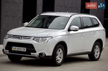 Внедорожник / Кроссовер Mitsubishi Outlander 2014 в 