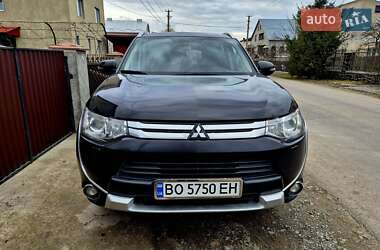 Внедорожник / Кроссовер Mitsubishi Outlander 2014 в 