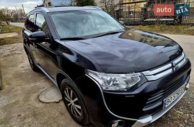 Внедорожник / Кроссовер Mitsubishi Outlander 2014 в 
