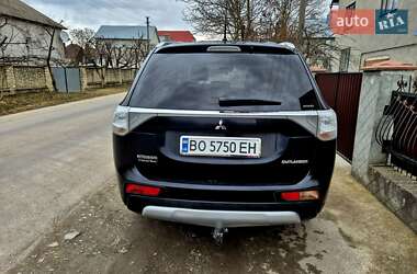 Внедорожник / Кроссовер Mitsubishi Outlander 2014 в 