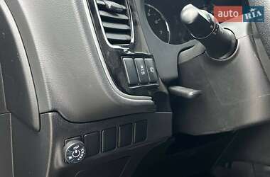 Позашляховик / Кросовер Mitsubishi Outlander 2019 в 