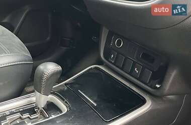 Позашляховик / Кросовер Mitsubishi Outlander 2019 в 