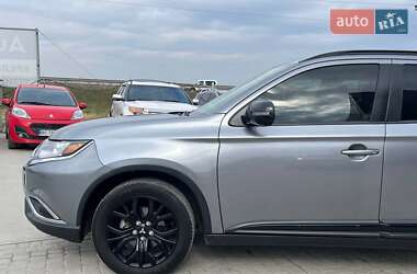 Позашляховик / Кросовер Mitsubishi Outlander 2019 в 