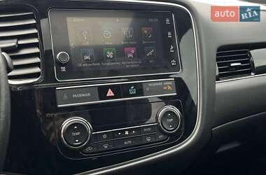 Позашляховик / Кросовер Mitsubishi Outlander 2019 в 