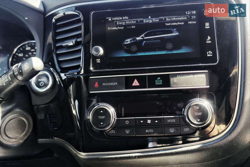 Позашляховик / Кросовер Mitsubishi Outlander 2019 в Києві