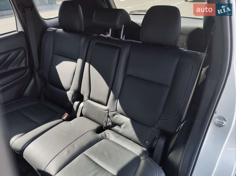 Позашляховик / Кросовер Mitsubishi Outlander 2019 в Києві