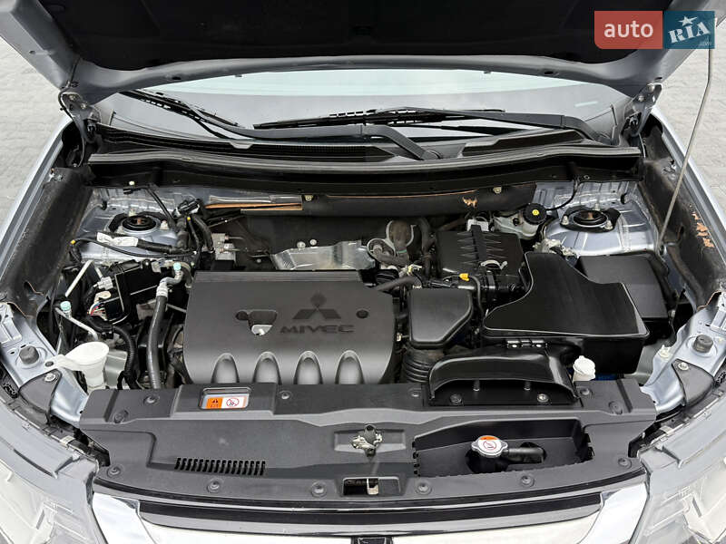 Внедорожник / Кроссовер Mitsubishi Outlander 2017 в Черновцах
