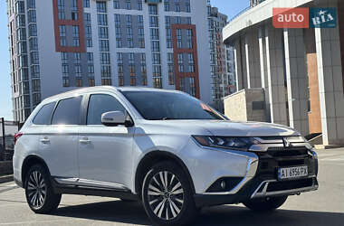 Внедорожник / Кроссовер Mitsubishi Outlander 2018 в 