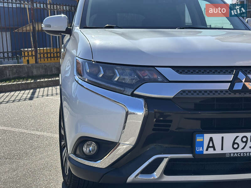 Внедорожник / Кроссовер Mitsubishi Outlander 2018 в Киеве фото 11 Внедорожник / Кроссовер Mitsubishi Outlander 2018 в Киеве