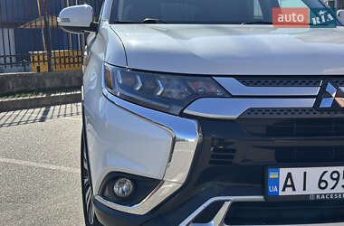 Внедорожник / Кроссовер Mitsubishi Outlander 2018 в 