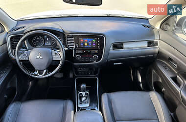 Внедорожник / Кроссовер Mitsubishi Outlander 2018 в 