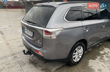 Внедорожник / Кроссовер Mitsubishi Outlander 2012 в 