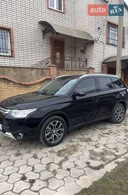 Позашляховик / Кросовер Mitsubishi Outlander 2014 в 