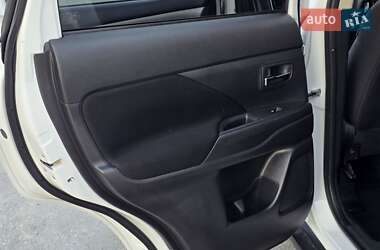Внедорожник / Кроссовер Mitsubishi Outlander 2016 в 