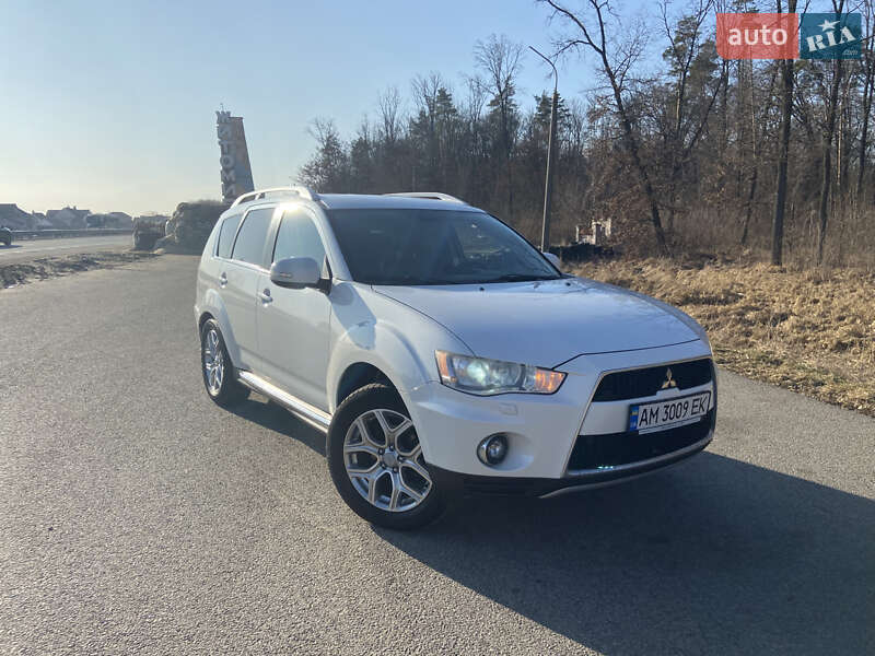 Позашляховик / Кросовер Mitsubishi Outlander 2010 в Житомирі