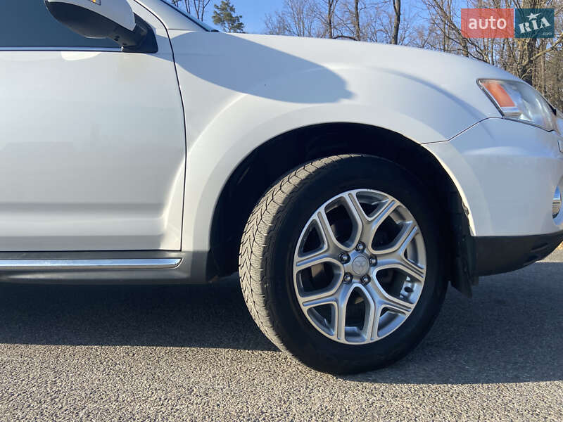 Позашляховик / Кросовер Mitsubishi Outlander 2010 в Житомирі