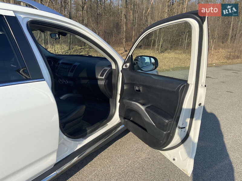 Позашляховик / Кросовер Mitsubishi Outlander 2010 в Житомирі