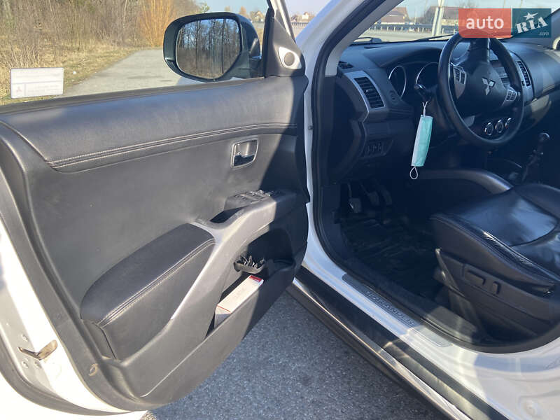 Позашляховик / Кросовер Mitsubishi Outlander 2010 в Житомирі