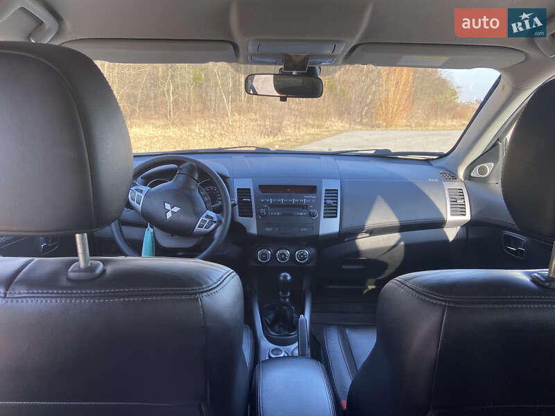 Позашляховик / Кросовер Mitsubishi Outlander 2010 в Житомирі