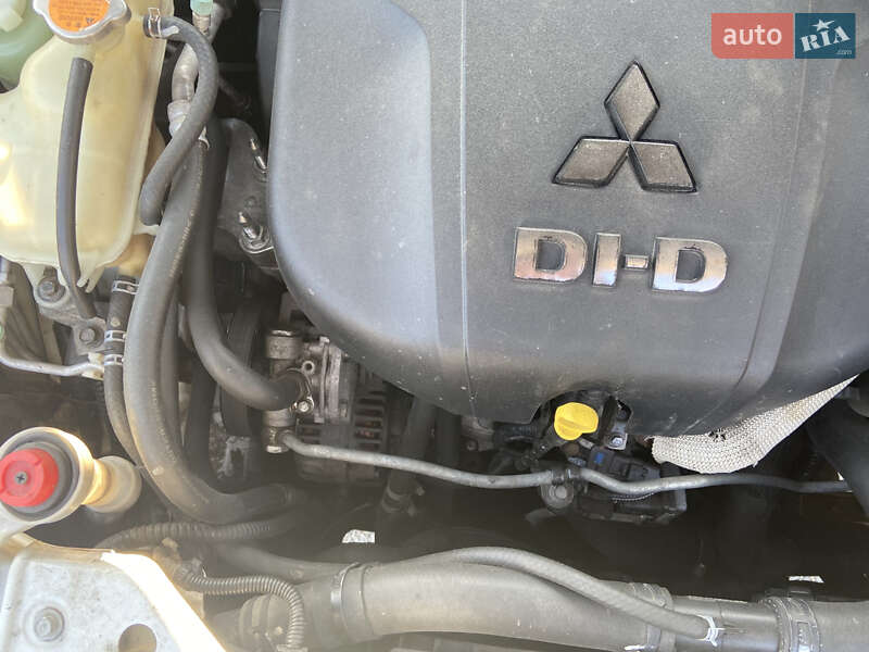 Позашляховик / Кросовер Mitsubishi Outlander 2010 в Житомирі