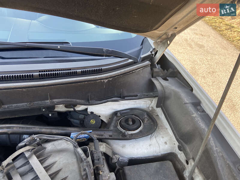 Позашляховик / Кросовер Mitsubishi Outlander 2010 в Житомирі