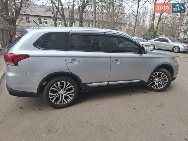 Внедорожник / Кроссовер Mitsubishi Outlander 2015 в Одессе фото 4 Внедорожник / Кроссовер Mitsubishi Outlander 2015 в Одессе