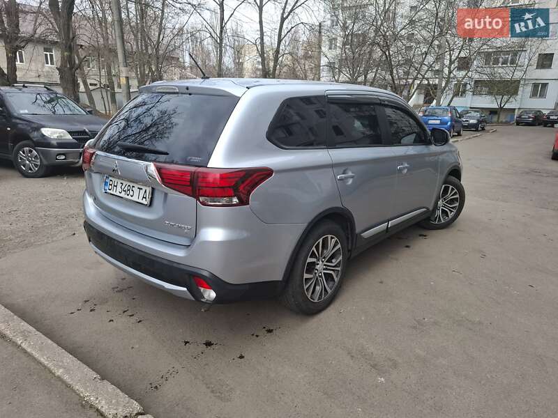 Внедорожник / Кроссовер Mitsubishi Outlander 2015 в Одессе фото 5 Внедорожник / Кроссовер Mitsubishi Outlander 2015 в Одессе