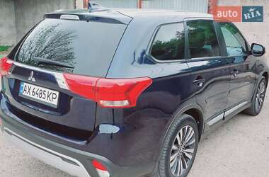 Внедорожник / Кроссовер Mitsubishi Outlander 2020 в 