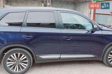 Внедорожник / Кроссовер Mitsubishi Outlander 2020 в 