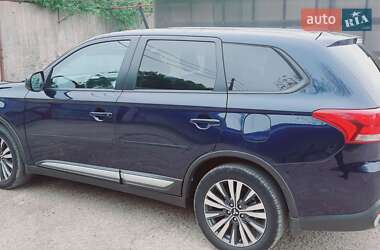 Внедорожник / Кроссовер Mitsubishi Outlander 2020 в 