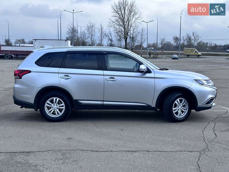 Внедорожник / Кроссовер Mitsubishi Outlander 2018 в Киеве