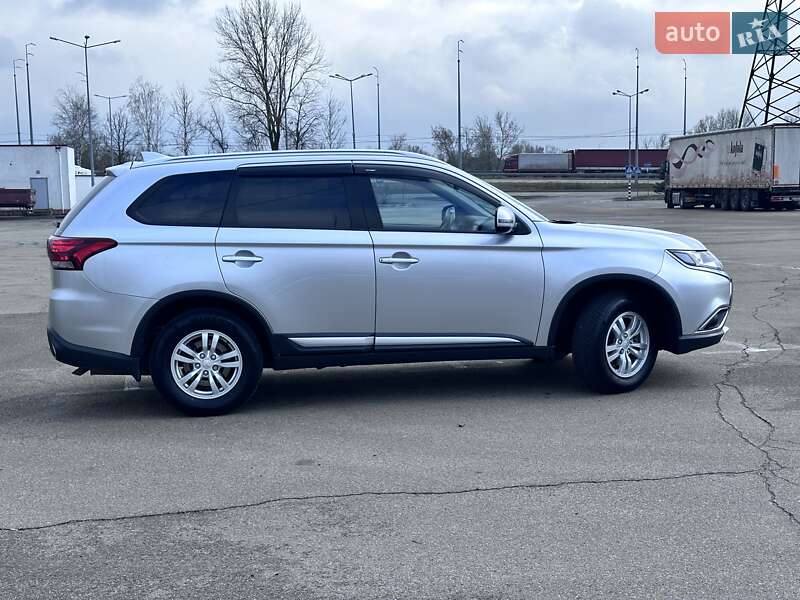 Внедорожник / Кроссовер Mitsubishi Outlander 2018 в Киеве