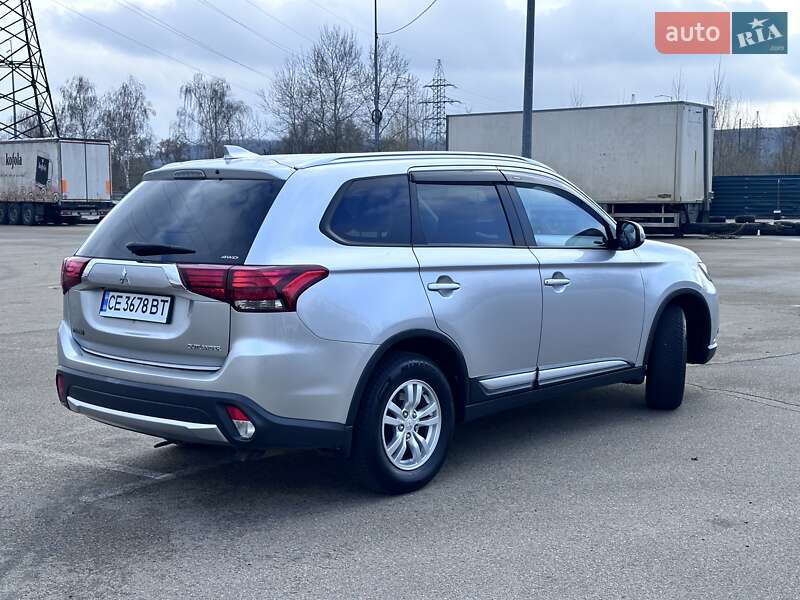 Внедорожник / Кроссовер Mitsubishi Outlander 2018 в Киеве