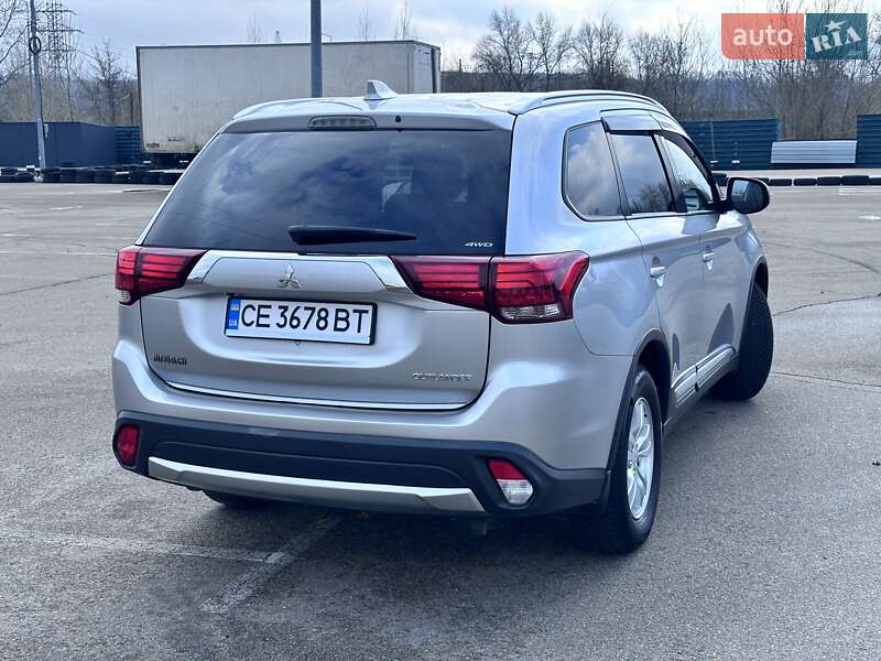 Внедорожник / Кроссовер Mitsubishi Outlander 2018 в Киеве